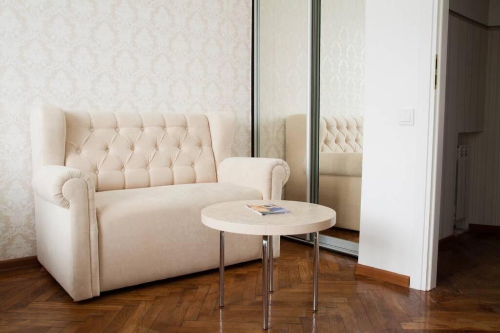 Apartment Romantic - Old Center Lviv